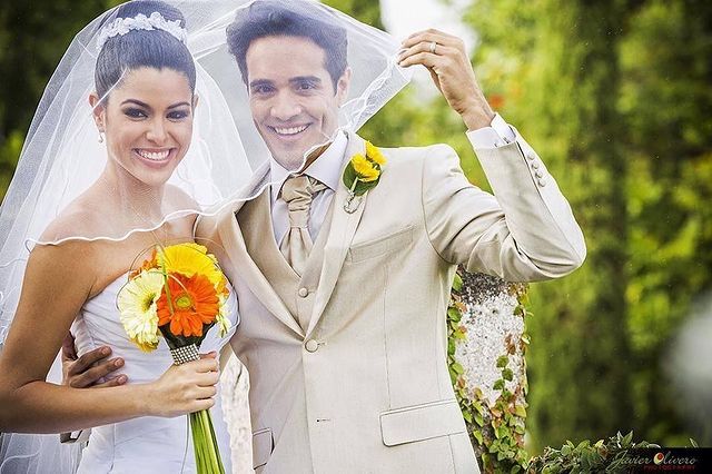 Picture of Ektor Rivera and Yara Lasanta during their wedding ceremony