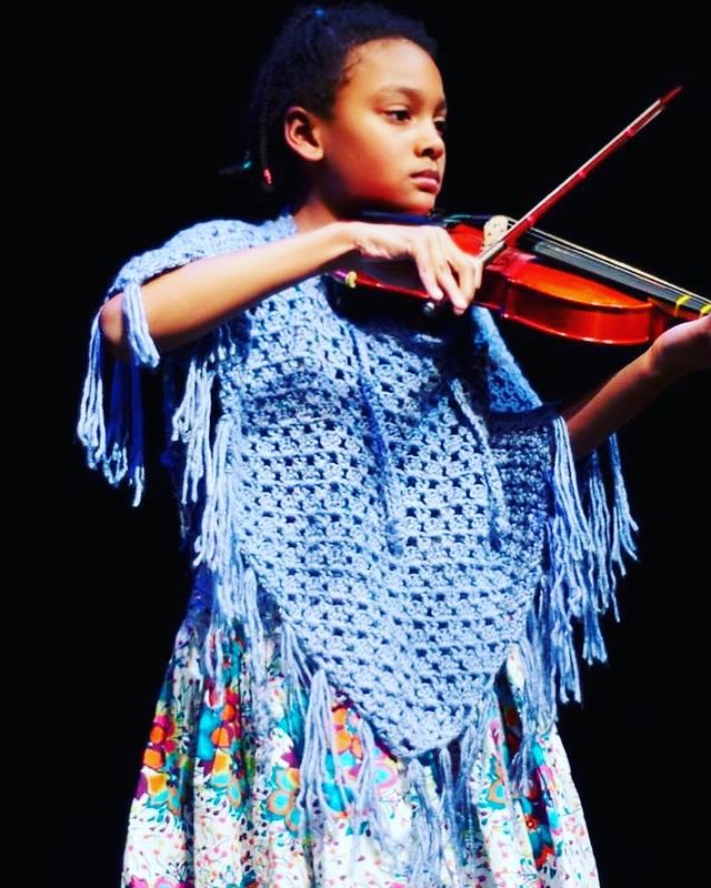 Picture of Shailyn Pierre-Dixon playing violin wearing blue color dress
