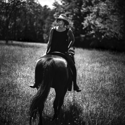 Monique Ganderton riding her horse, Joan Jett.
