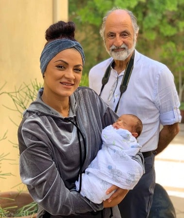Golnesa Gharachedaghi with her son and father, Mahmoud Gharachedaghi (