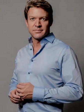 Portrait of Natali Cigliuti's husband Matt Passmore in blue shirt