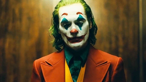Photo of Joaquin Phoenix in Joker costume. 