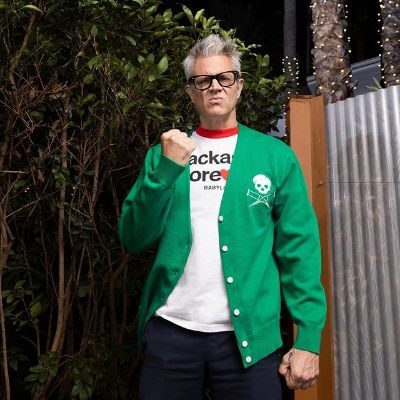 Picture of Melanie Lynn Clapp's ex-husband Johnny Knoxville wearing green color jacket and white t shirt