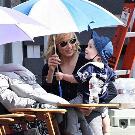 Traylor Howard with her kid Sabu Howard.