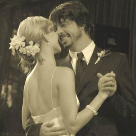 The marriage ceremony picture of Dave Grohl and Jordyn Blum. 