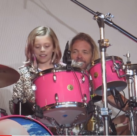 Harper Willow Grohl played drums in her father Dave Grohl's concert.