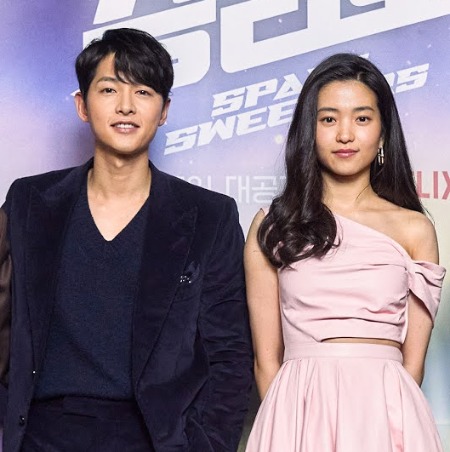 Song Joong-ki and Kim Tae-ri at the premiere of Space Sweepers.