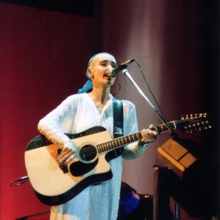 Sinéad O'Connor during one of her music concerts. 