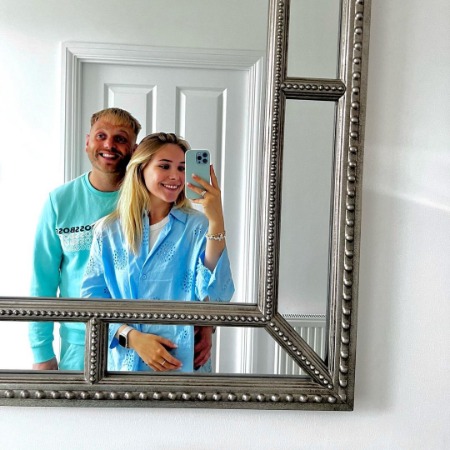 Emma Kellet mirror selfie with her husband Jonathan Hanby.