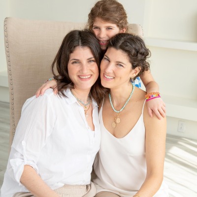 Jaclyn Stein's sister, Joanna Stein, is a vice president of sales at Anzie Jewelry.