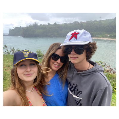 Jennifer with her children Ava and Jonas enjoying time together in Hawaii.
